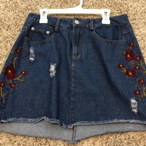 NWOT embroidered denim skirt